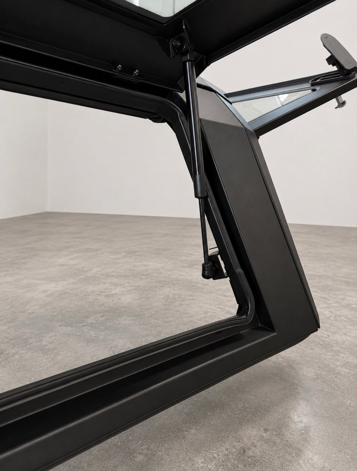 Aluminum Truck Bed Cap With Windows for Ford F-150 (2015+) | 5.5', 6.5' Bed