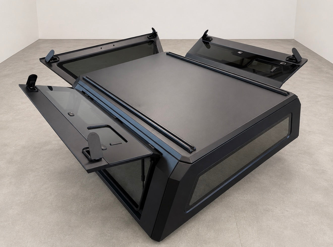 Aluminum Truck Bed Cap With Windows for Ford F-150 (2015+) | 5.5', 6.5' Bed